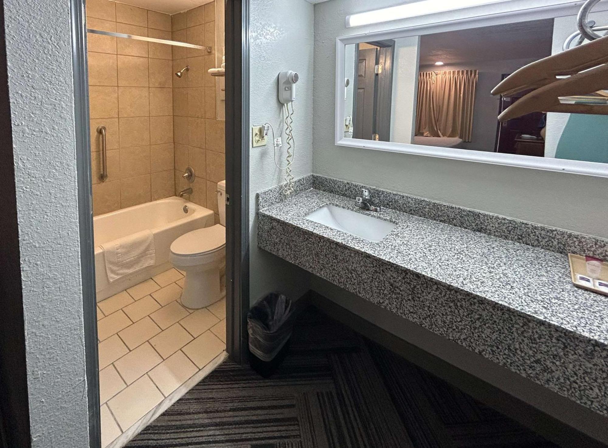 Motel 6 Ada Ok Екстер'єр фото